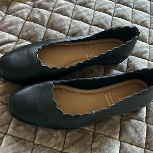 Black flats, like new. Only worn for about an hour